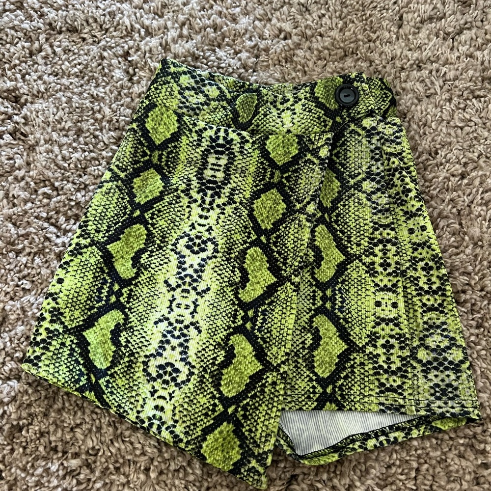 asos snake size skort.
